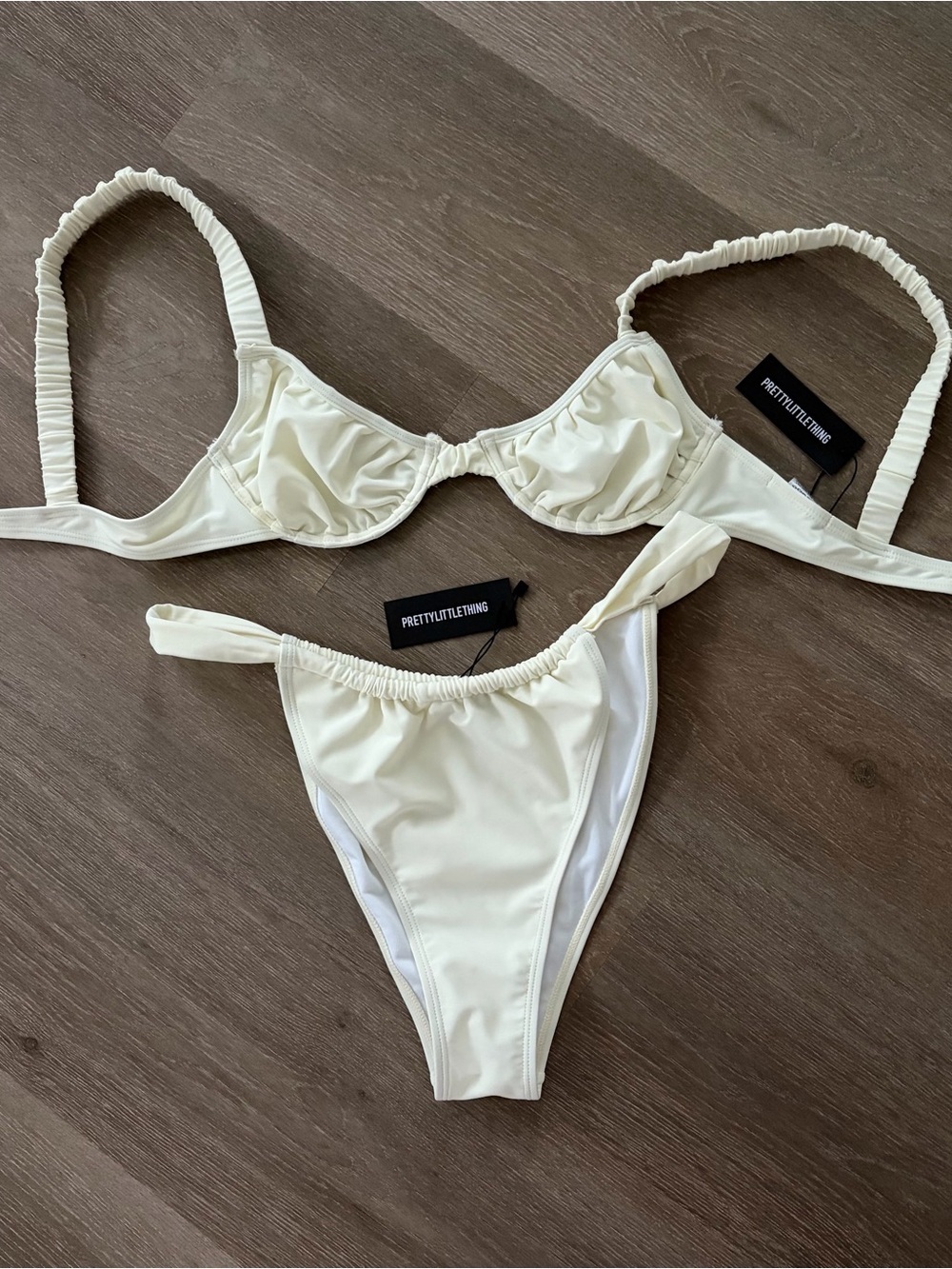 PrettyLittleThing Cream Ruched Underwire Bikini - Picture 3 of 5